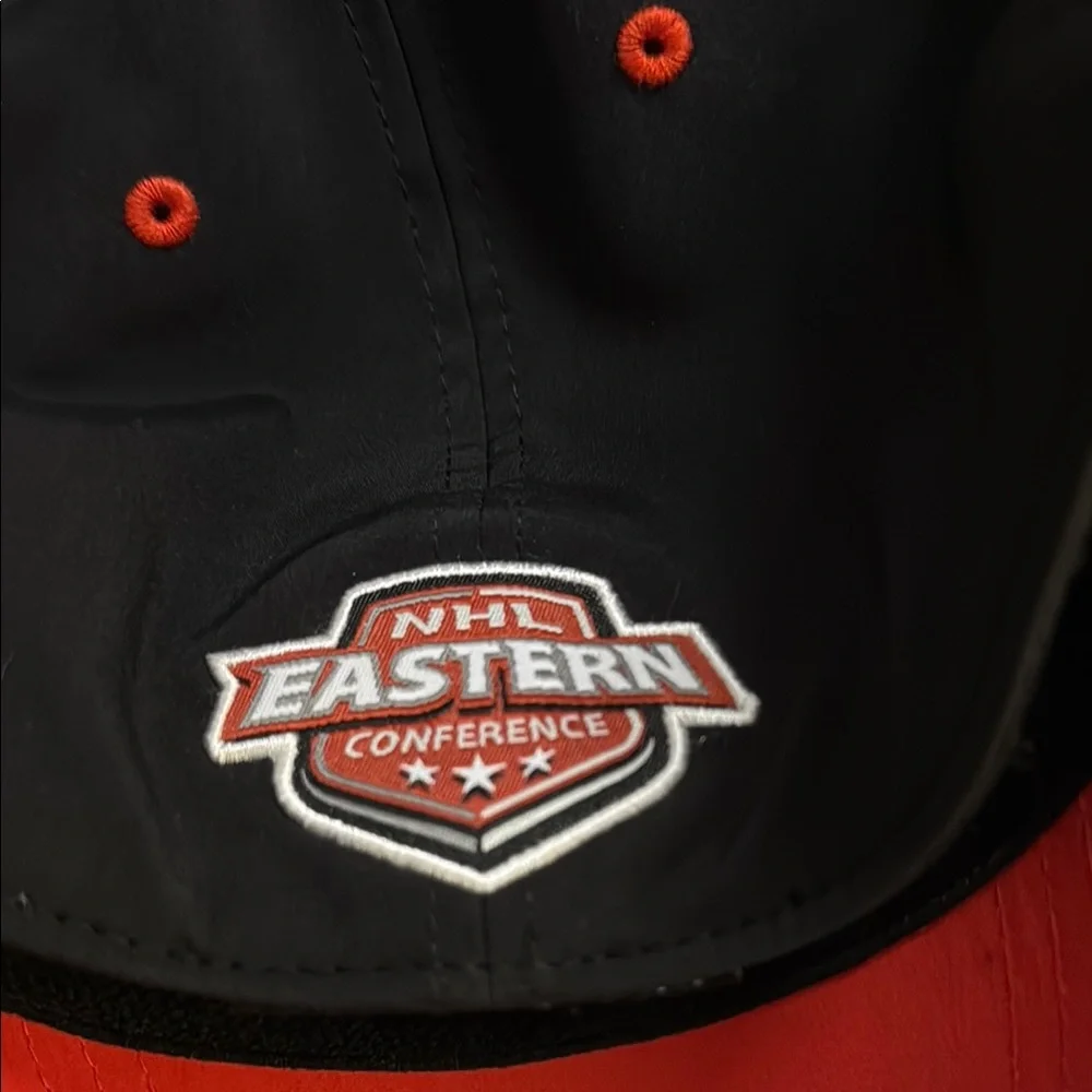 Detroit Red Wings Black and Red Cap NWT size L/XL - Picture 5 of 12